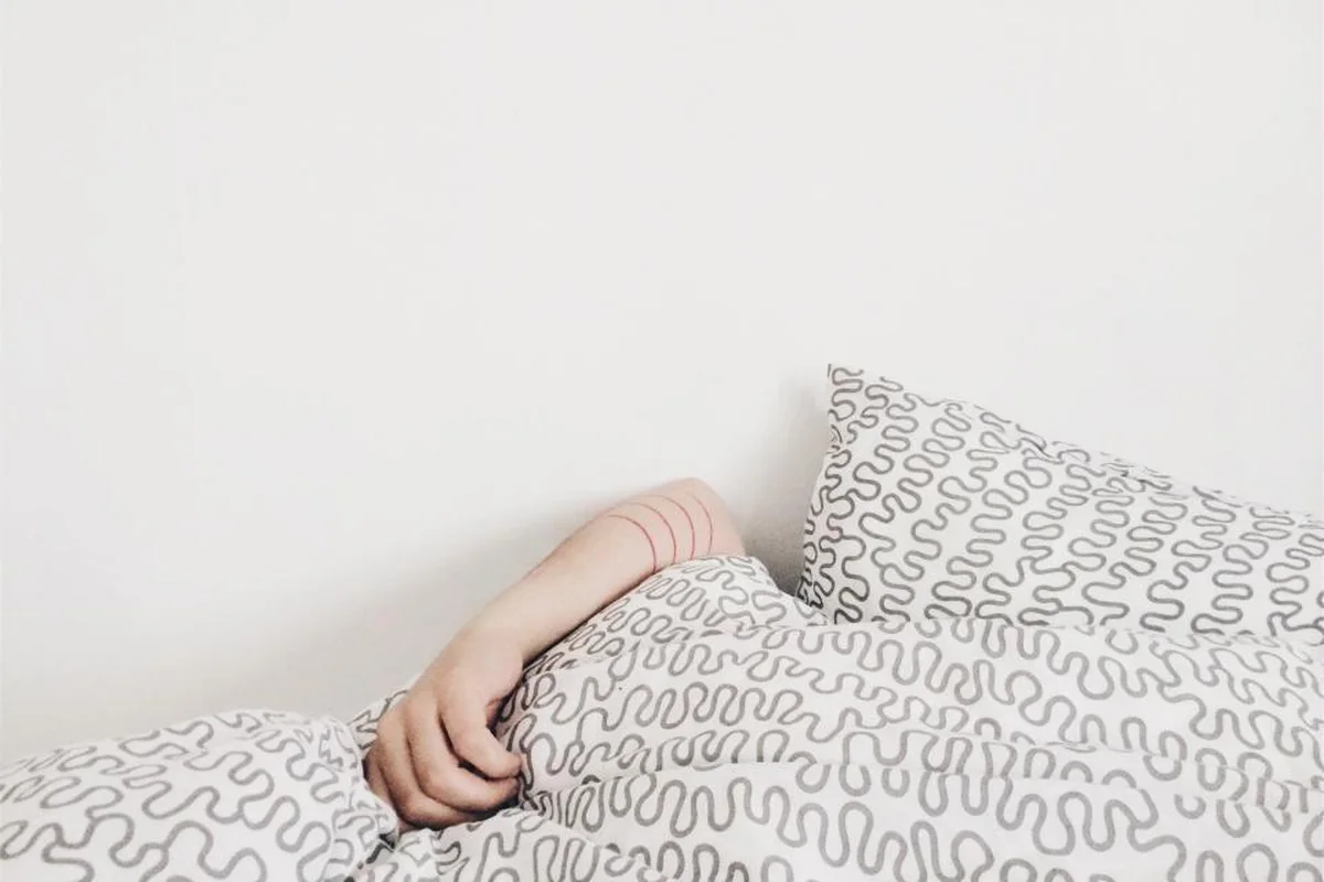 Ansiedad por la noche: por qué aparece al acostarte y cuándo pedir ayuda